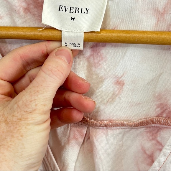 Everly White and Pink Sleeveless Tank Top with Floral Design - Picture 2 of 4